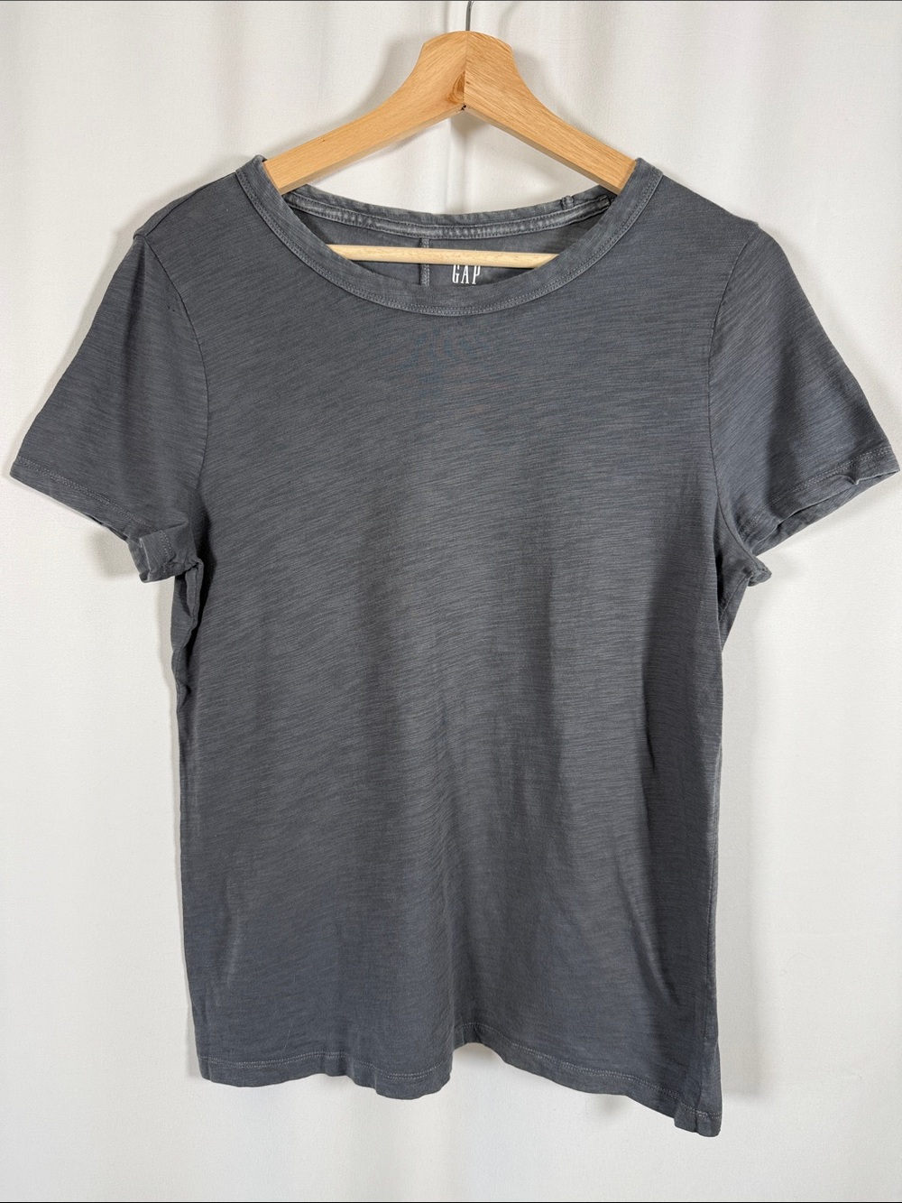 GAP Short Sleeve Tee in Charcoal